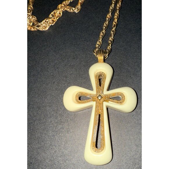 Sarah Coventry Gold-Tone Twisted Chain Necklace With Cream & Gold Cross Pendant - Picture 11 of 11